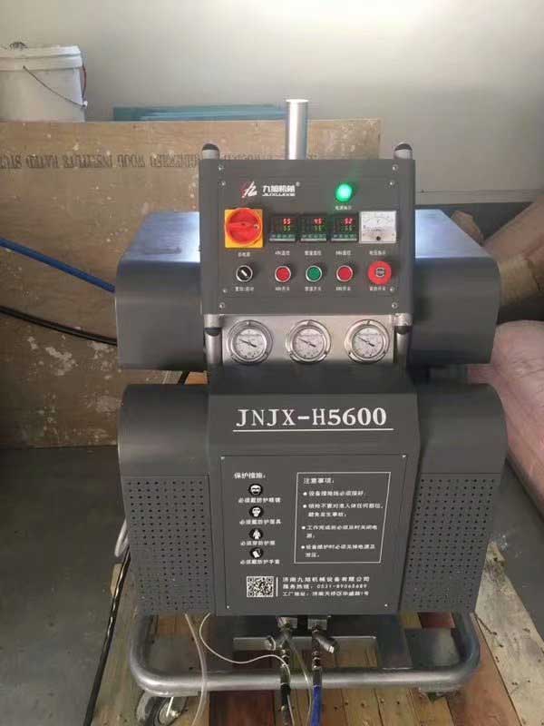 聚脲噴涂機(jī)JNJX-H5600(液壓)(圖2) 聚脲噴涂機(jī)對(duì)全水聚氨酯噴涂施工