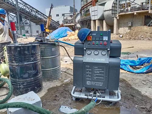 聚脲涂料防腐施工用什么機器(圖1) 液壓H5600聚脲涂料防腐施工機器