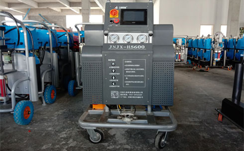 聚氨酯泡沫深冷保溫施工發(fā)泡機(jī)(圖1) H5600聚氨酯保溫發(fā)泡機(jī)